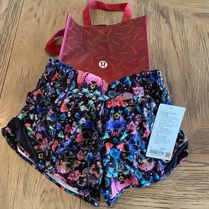NWT - LULULEMON, Hotty Hot LR Short 4" Lined